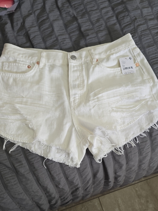 Free People Pants - Free People Women’s White Distressed Denim Shorts Sz 29 Nwt